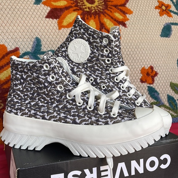 Converse A00877C
CTAS LUGGED 2.0 HI
SAND DUNE/EGRET/EGRET
WMNS sneakers Platform - Picture 8 of 16